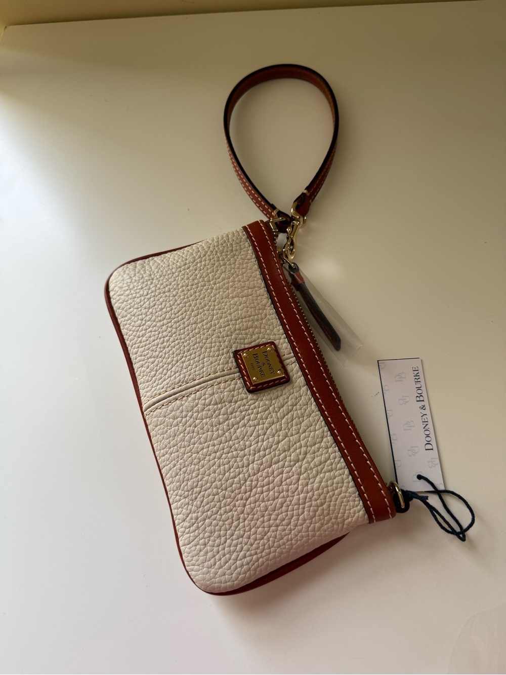 Brand New Dooney & Bourke Leather Large Slim Wristlet in Bone with Tan Trim. - Picture 4 of 4
